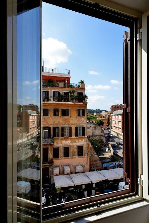 Livia B&B - Trastevere ローマ エクステリア 写真