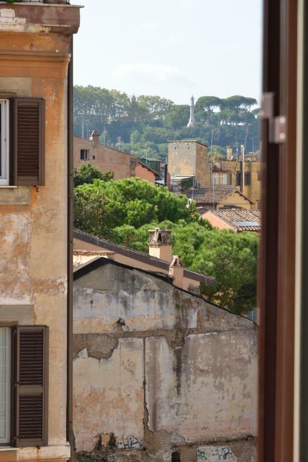 Livia B&B - Trastevere ローマ エクステリア 写真